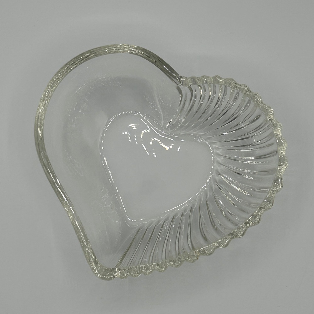 Clear Glass Heart Shaped Bowl Candy‎ Trinket Jewelry Dish Home Decor 5.5"x5"